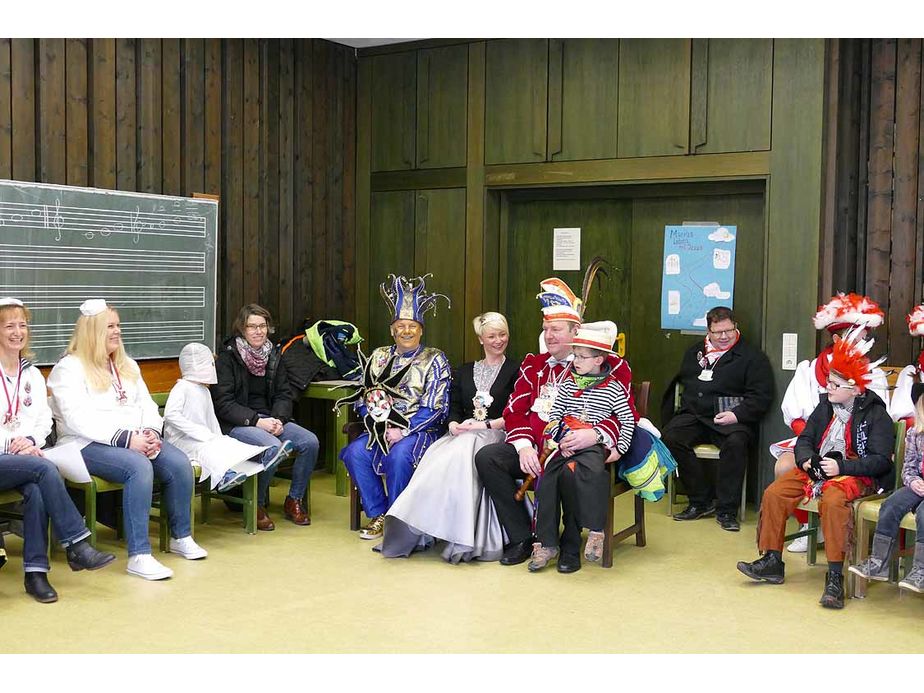 Naumburger Prinzenpaare mit Hofnarren besuchen den Kindergottesdienst (Foto: Karl-Franz Thiede)